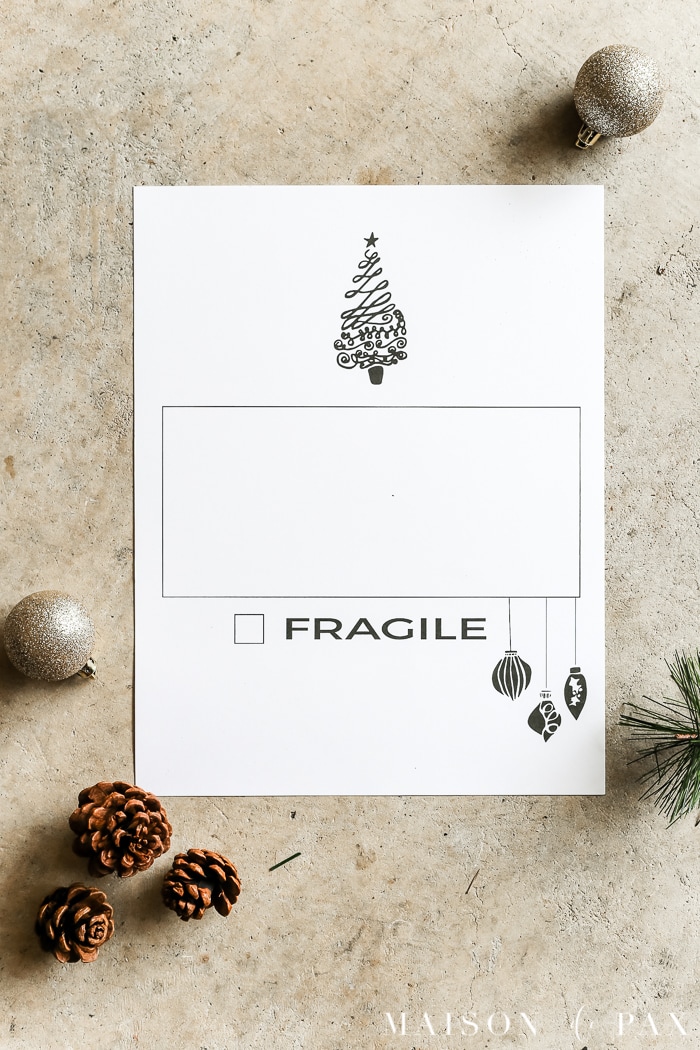 Free Printable!  Looking for the best way to store your Christmas decorations?  These Christmas organization ideas will show you how to organize and store Christmas decorations simply and efficiently. #christmasorganization #christmasstorage #organizing #organizingornaments #organization #freeprintable