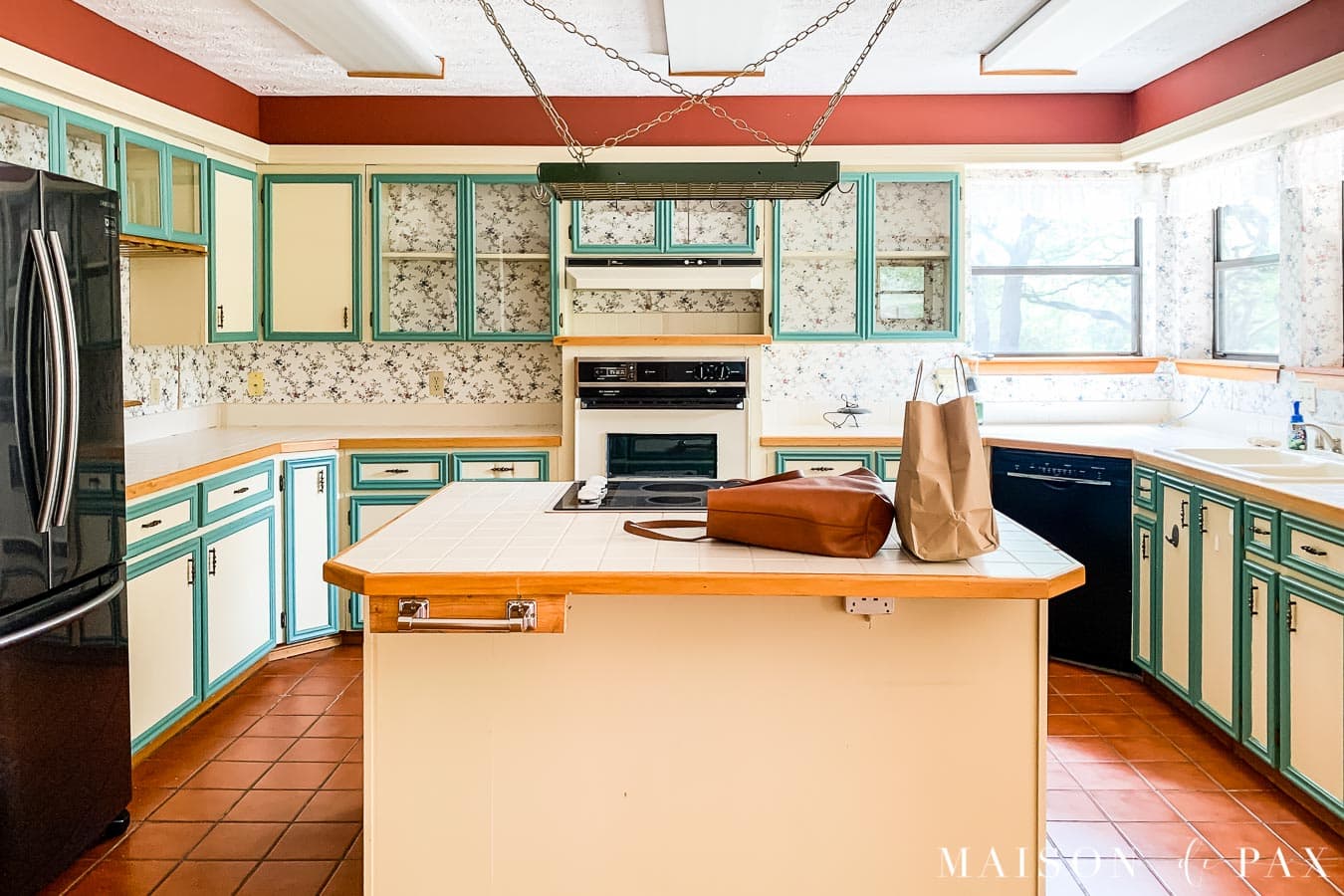 dated 80s kitchen before renovation - see how it changed | Maison de Pax