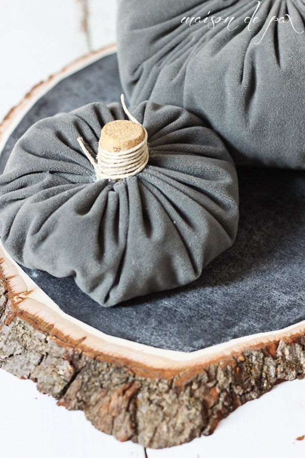 Make your own velvet pumpkins in mere minutes with this easy tutorial via aiweb9ygdry.cmersite.com #diy #fabric #fall #decor