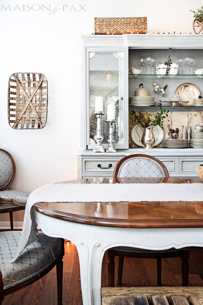 Gorgeous, simple Christmas home tour: natural greenery, winter woodland theme, sparkly touches, and simple reminder of the hope of the season. Tons of diy and decorating ideas | aiweb9ygdry.cmersite.com