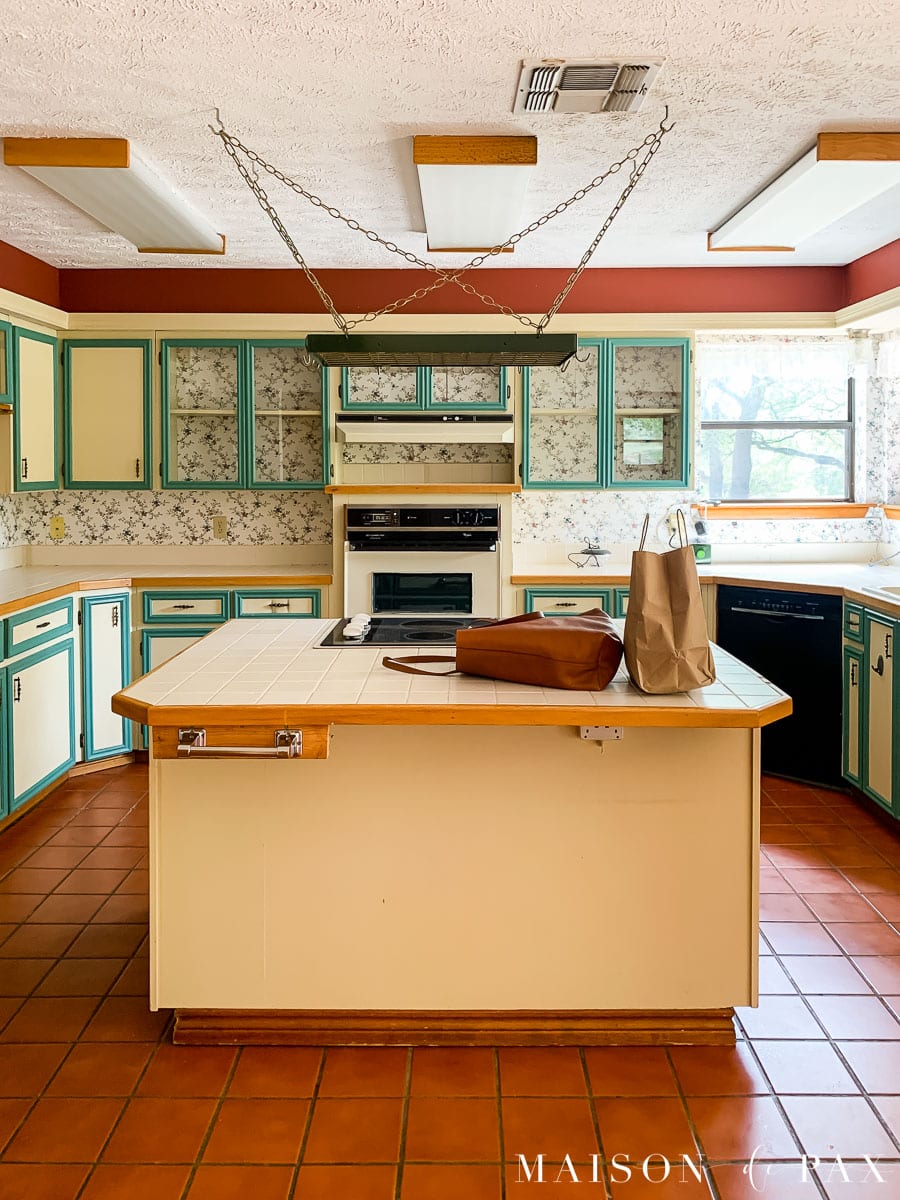 outdated kitchen before renovation