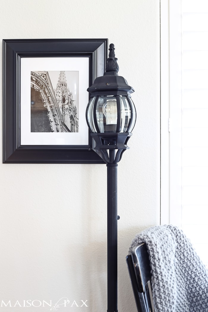 a darling little breakfast bistro table with Parisian touches | aiweb9ygdry.cmersite.com