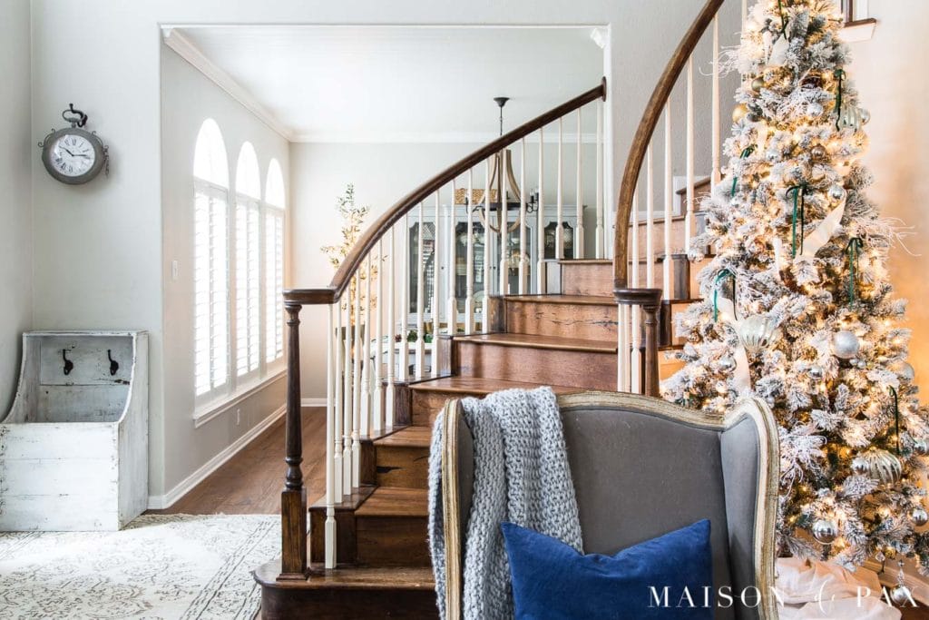 View of stairs with big Christmas tree | Maison de Pax