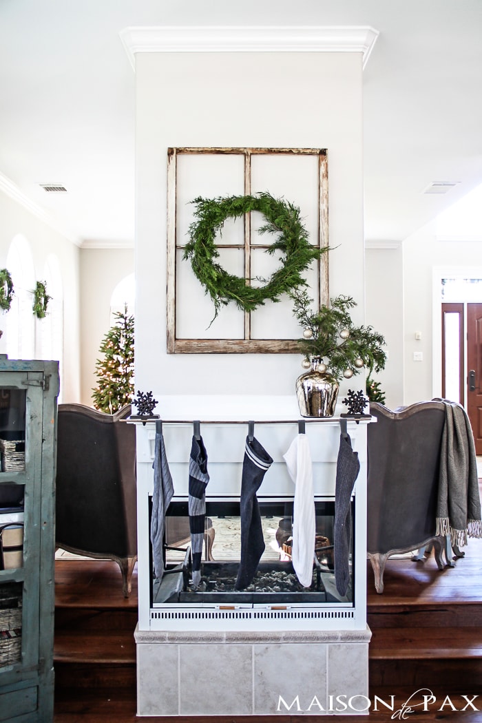 Gorgeous, simple Christmas home tour: natural greenery, winter woodland theme, sparkly touches, and simple reminder of the hope of the season. Tons of diy and decorating ideas | aiweb9ygdry.cmersite.com
