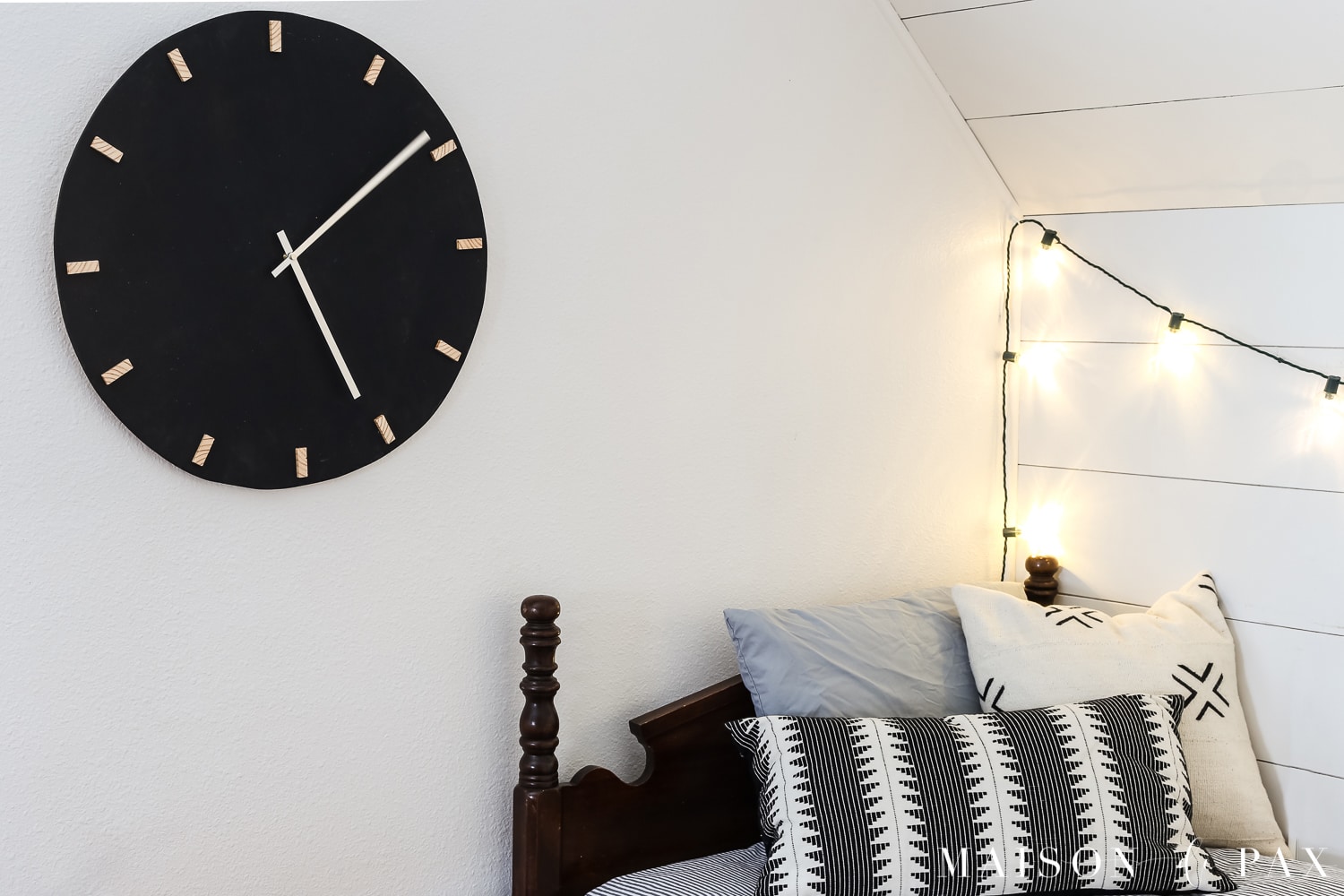 Giant black and wood wall clock!  Learn how to make this DIY black and wood giant wall clock for cheap! #wallart #diywallart #diyclock #wallclock #giantclock #modernfarmhouse #neutraldecor #kidsroom #boyroom #modernfarmhouse #blackandwhiteinteriors