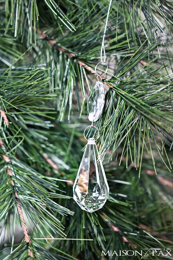 Gorgeous idea! Add chandelier crystals to your Christmas tree |via aiweb9ygdry.cmersite.com #ornament #diy #decor