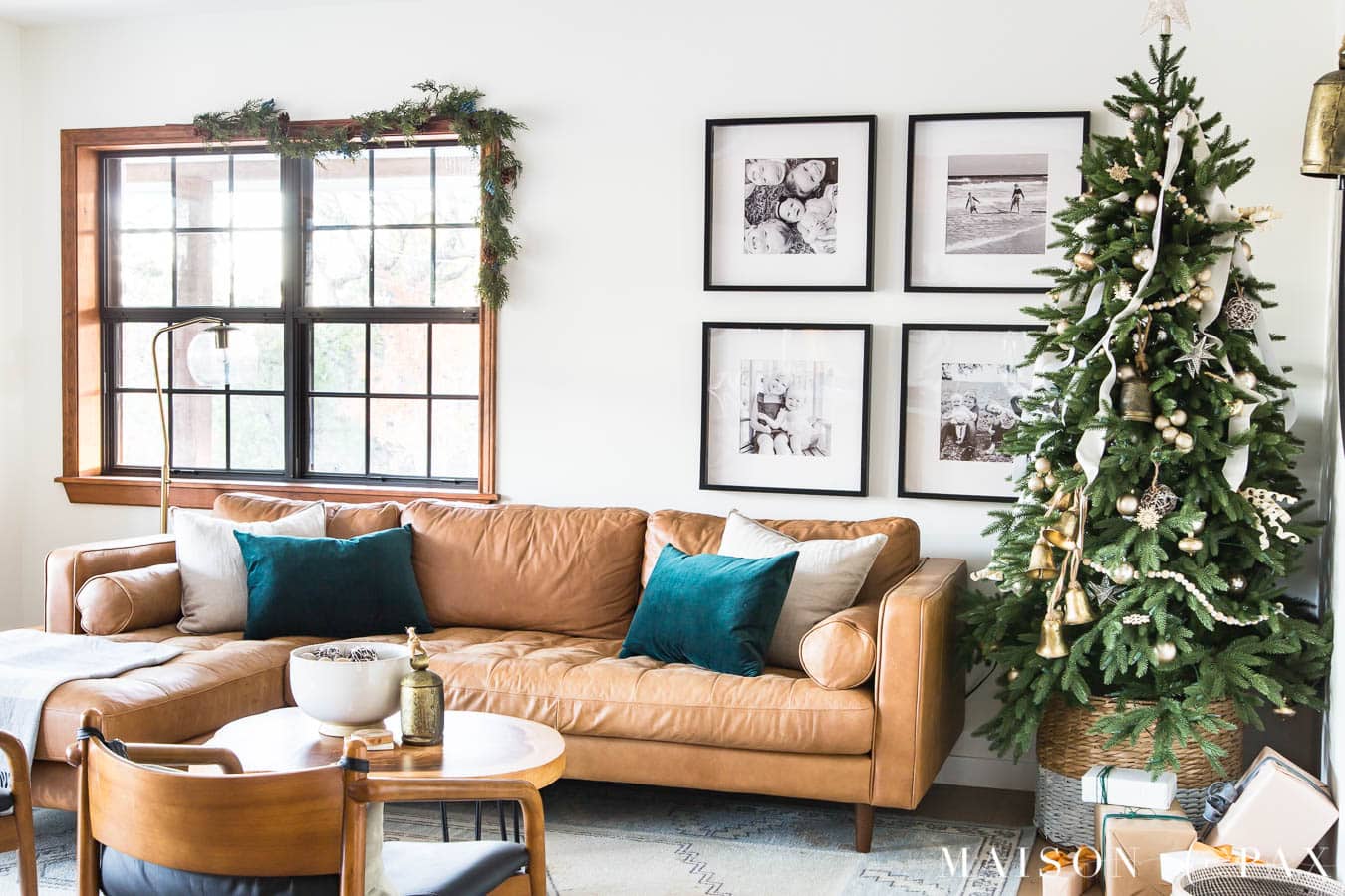 simple living room christmas decorating ideas | Maison de Pax