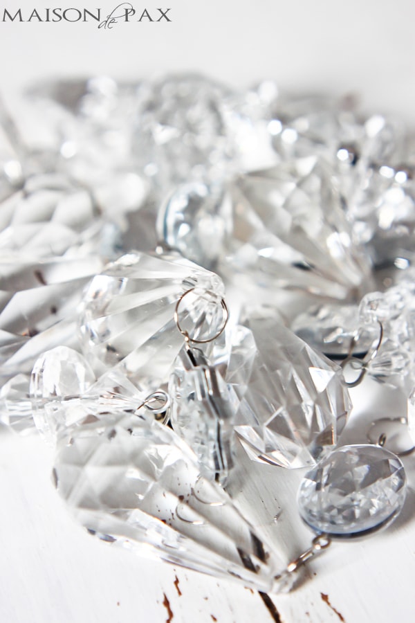 Gorgeous idea! Add chandelier crystals to your Christmas tree |via aiweb9ygdry.cmersite.com #ornament #diy #decor