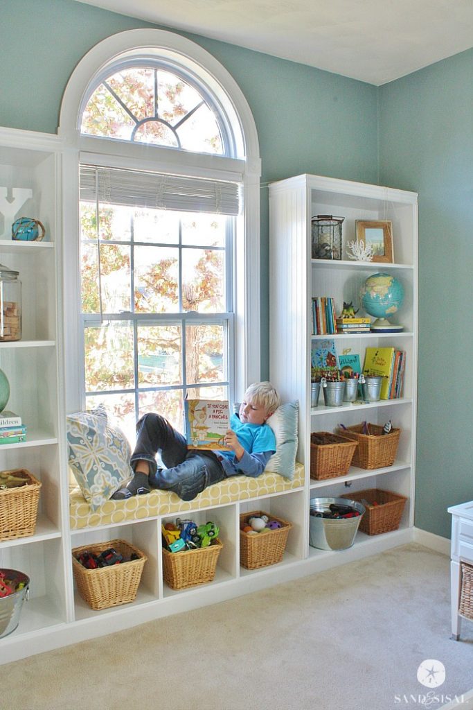 built in window seat! Schoolrooms, book nooks, and homework spaces: Find inspiration, design ideas, and organization tips for creating a study or reading space in your home!