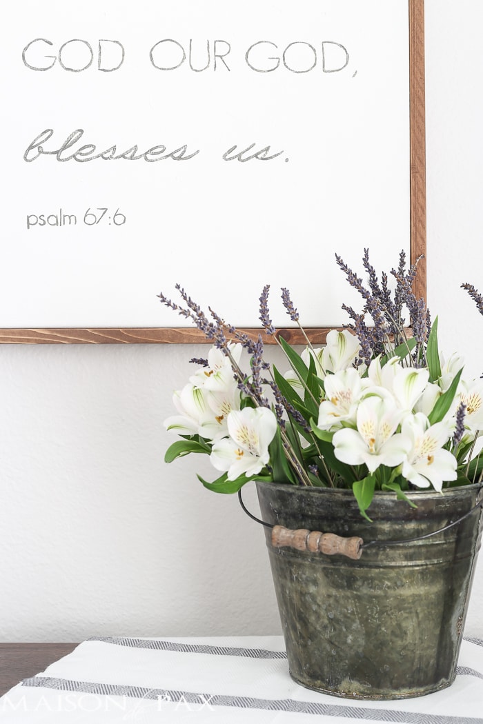 I love the simple flowers in a rustic bucket! What a beautiful home with light touches of greenery perfect for spring or summer | aiweb9ygdry.cmersite.com