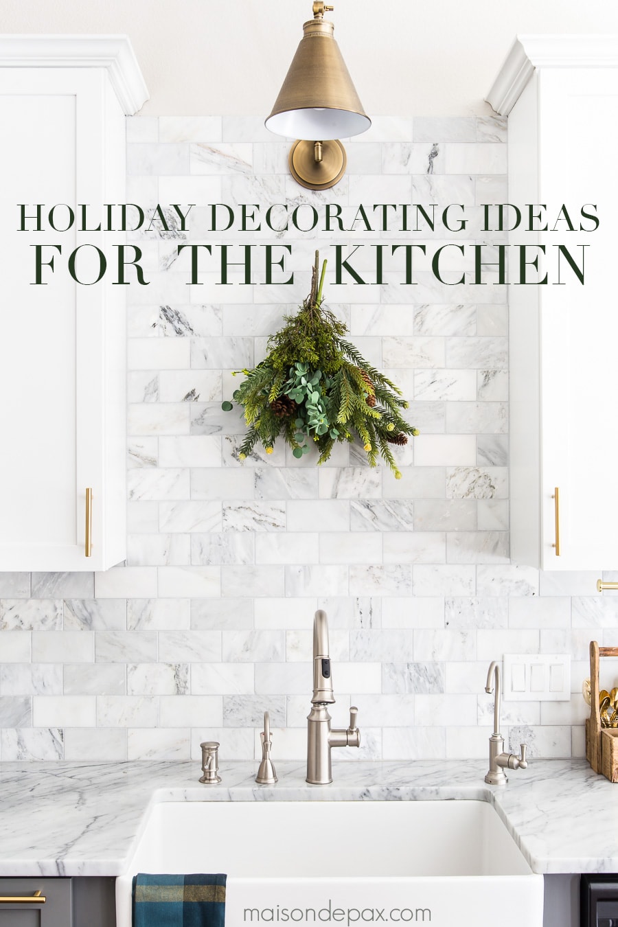 marble backsplash kitchen with overlay that reads "holiday decorating ideas for the kitchen" - Maison de Pax