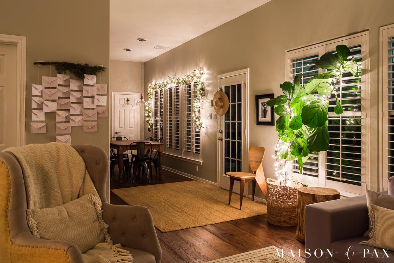 Christmas home tour at night with advent calendar | Maison de Pax