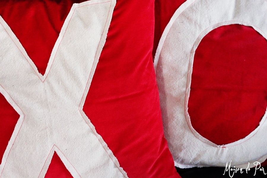 Easy tutorial for adorable Valentine's pillows