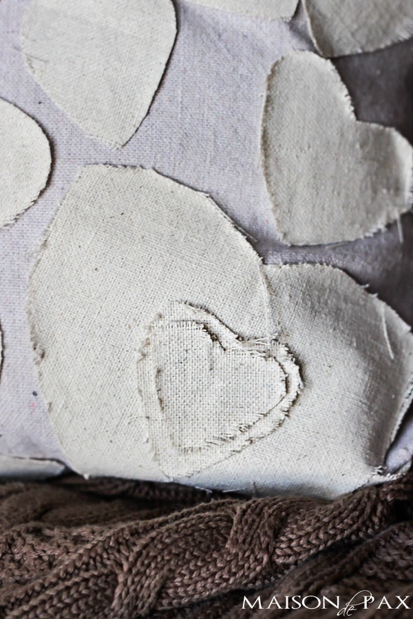 Anthropologie inspired NO SEW heart pillow from drop cloth | aiweb9ygdry.cmersite.com #knockoff #valentines 