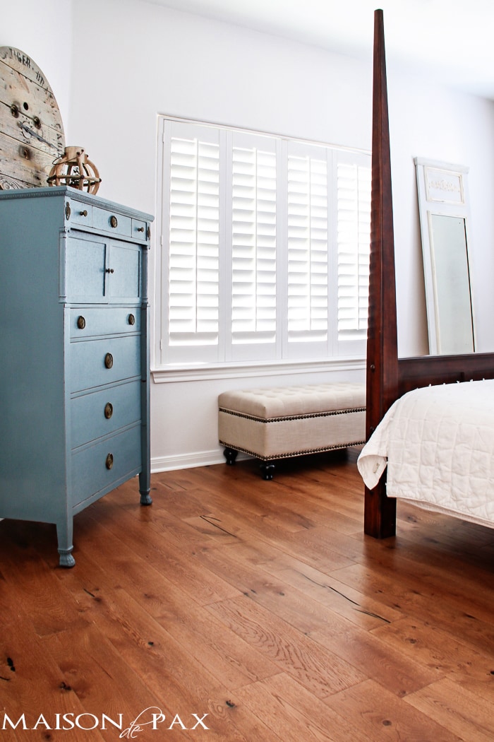 This is the best white paint! Not too cool or warm and amazing coverage in just one coat... The perfect white for a family room or bedroom | aiweb9ygdry.cmersite.com
