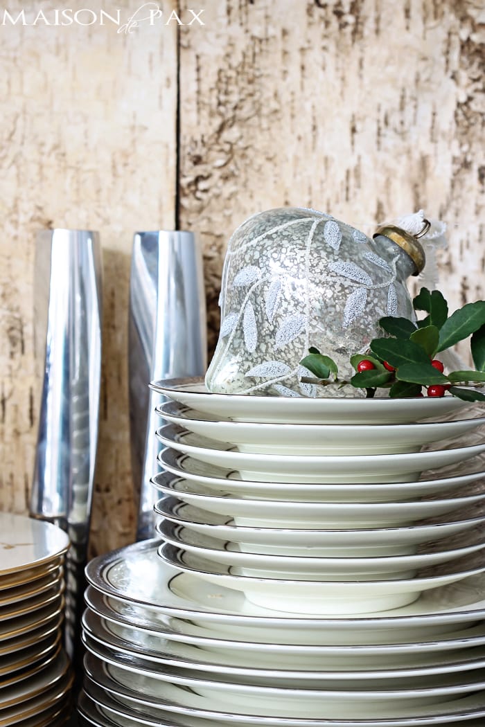 Gorgeous, simple Christmas home tour: natural greenery, winter woodland theme, sparkly touches, and simple reminder of the hope of the season. Tons of diy and decorating ideas | aiweb9ygdry.cmersite.com