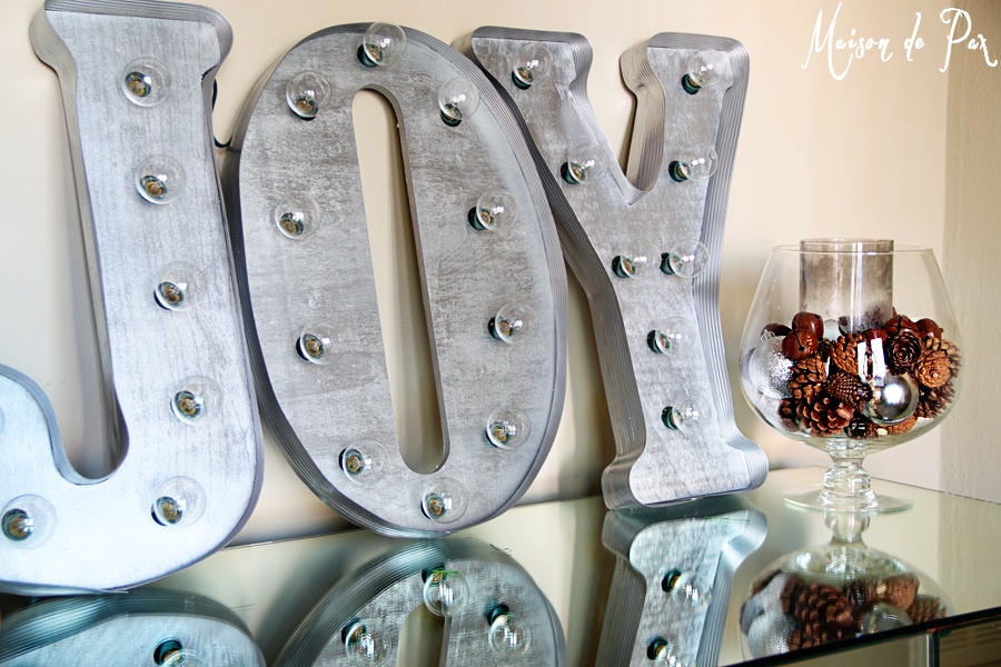 christmas entry vignette- Maison de Pax