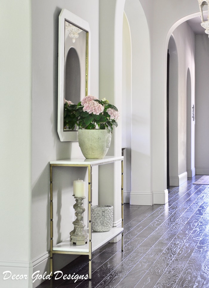 5 Tips for Making Your Home Current and Stylish: It is possible! And you don't have to kill yourself trying to make it happen... Don't miss these tips for a current, stylish home!