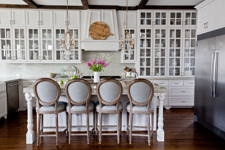 Learn how to create gorgeous, French, farmhouse style with Anita Joyce's wonderful book French Accents. Review on aiweb9ygdry.cmersite.com
