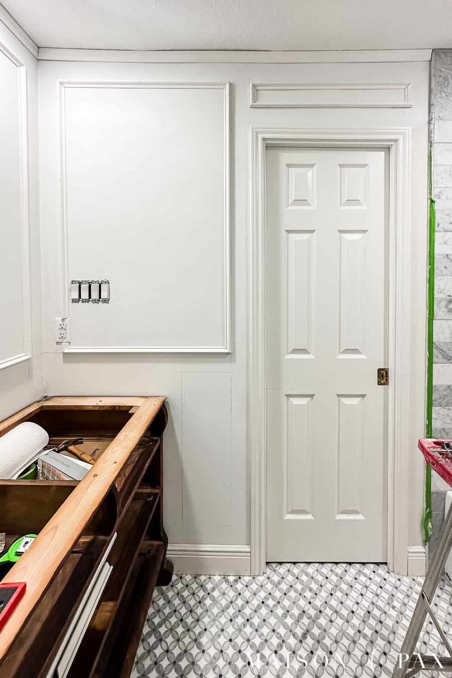 determining layout for DIY picture frame moulding boxes
