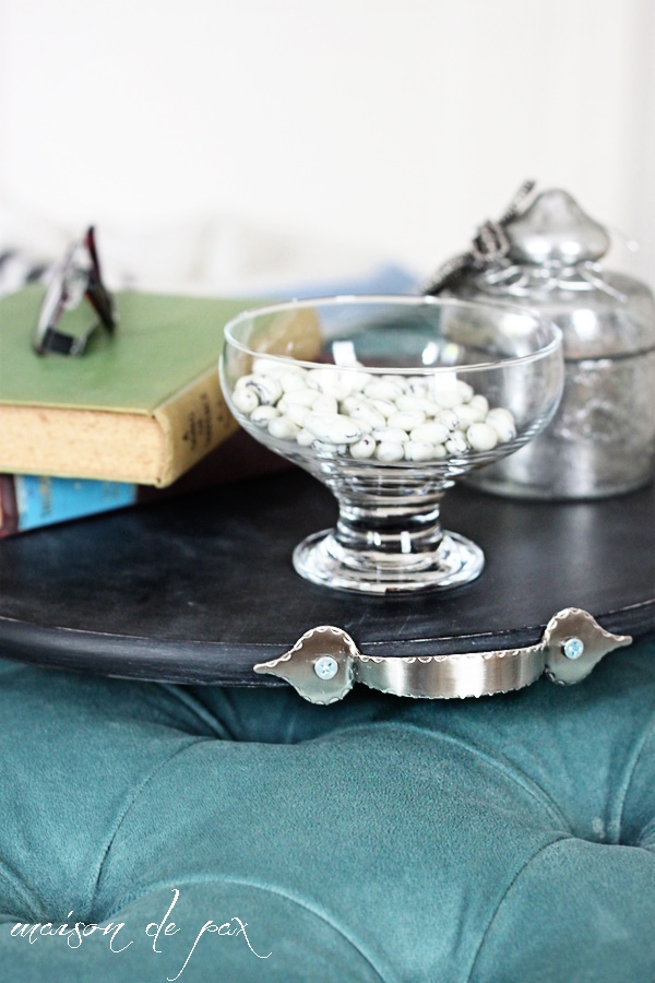 Make your own adorable chalkboard serving tray AND functioning lazy susan!  Tutorial at aiweb9ygdry.cmersite.com