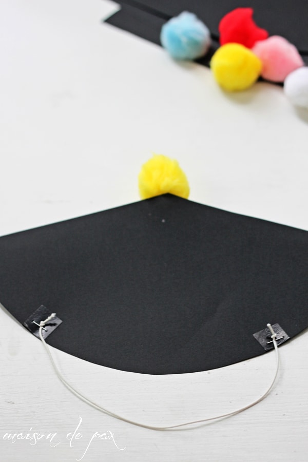 Perfect for your next party, these little chalkboard party hats are so easy precious! Get the tutorial at aiweb9ygdry.cmersite.com #diy #howtomake #kids #birthday #newyears #template #paper