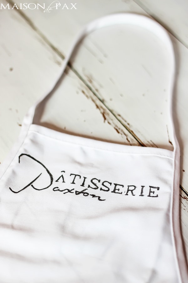 Less than $8 and 15 minutes (plus no sewing required) to make this adorable, personalized chef costume! via aiweb9ygdry.cmersite.com #diy #costume #halloween #apron
