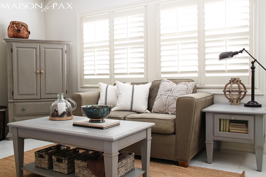 Gorgeous, simple gray chalk paint coffee and side table makeover | aiweb9ygdry.cmersite.com #diy #paint