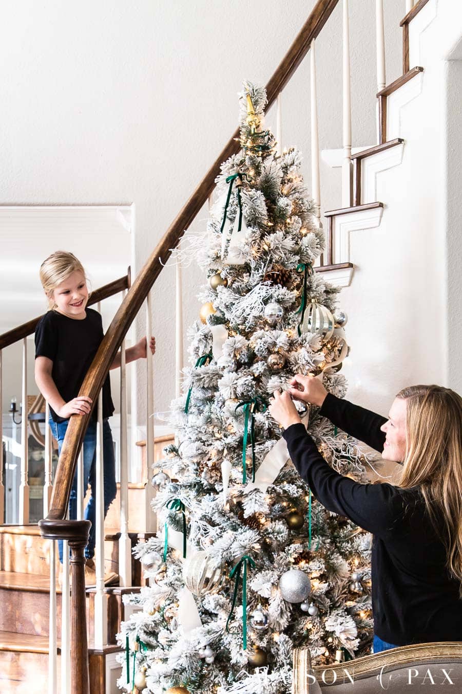 Flocked Christmas Tree Decorating Ideas