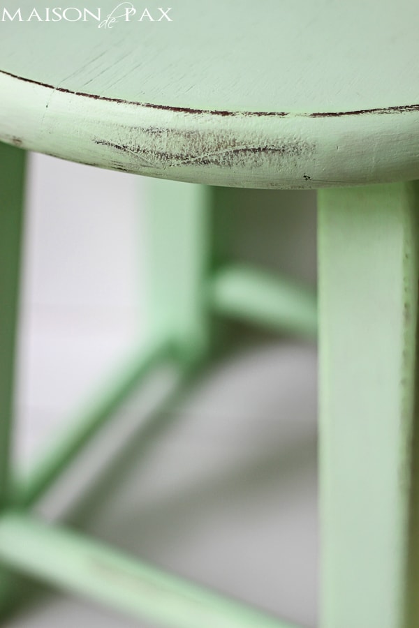 Such an adorable little stool! Great tutorial to make your own little mint stool via aiweb9ygdry.cmersite.com #diy #paint