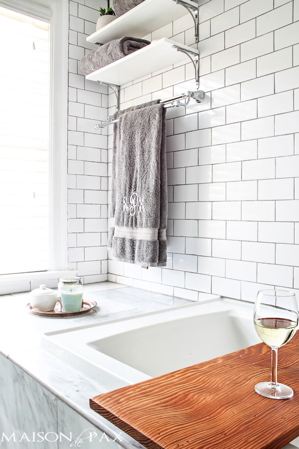 Step by step tutorial for a gorgeous wooden tub shelf.  So easy to make and a perfect gift! aiweb9ygdry.cmersite.com