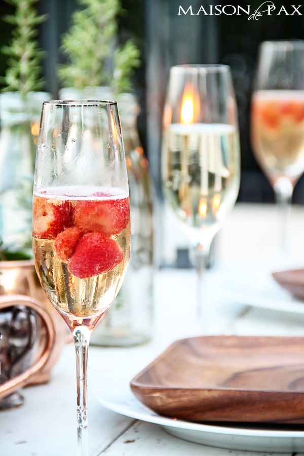 A delicious and super simple strawberry champagne cocktail - perfect for celebrating any occasion | aiweb9ygdry.cmersite.com