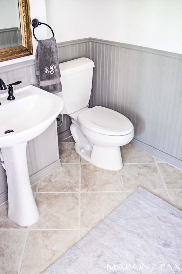 Small powder bathroom in gray and white- Maison de Pax