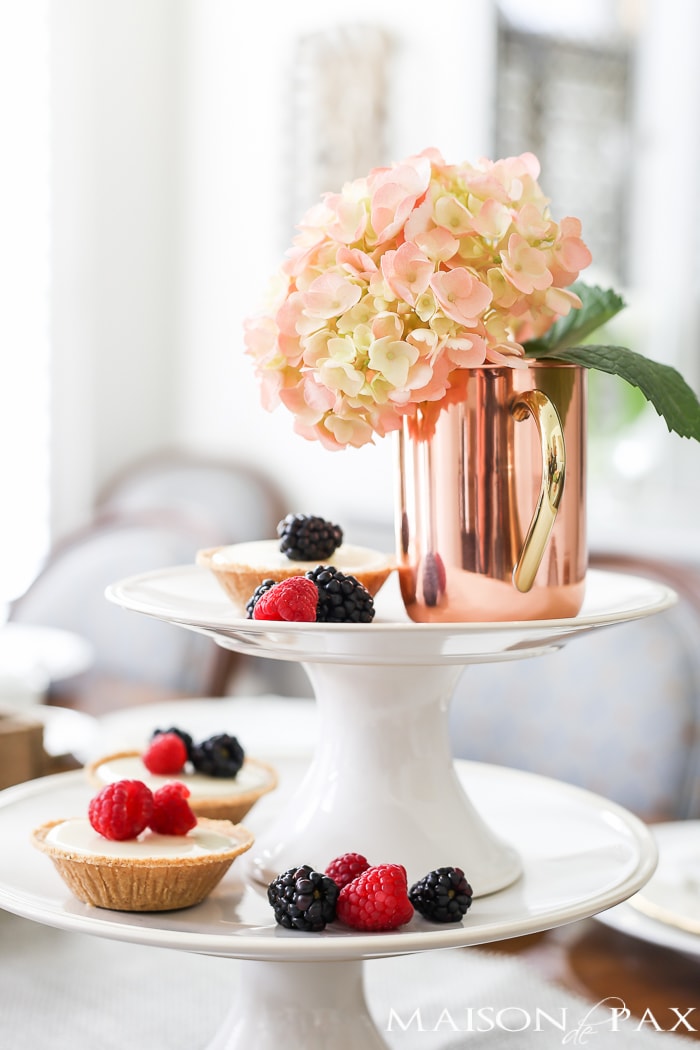 beautiful French country dining room with a lovely, fresh table setting | aiweb9ygdry.cmersite.com