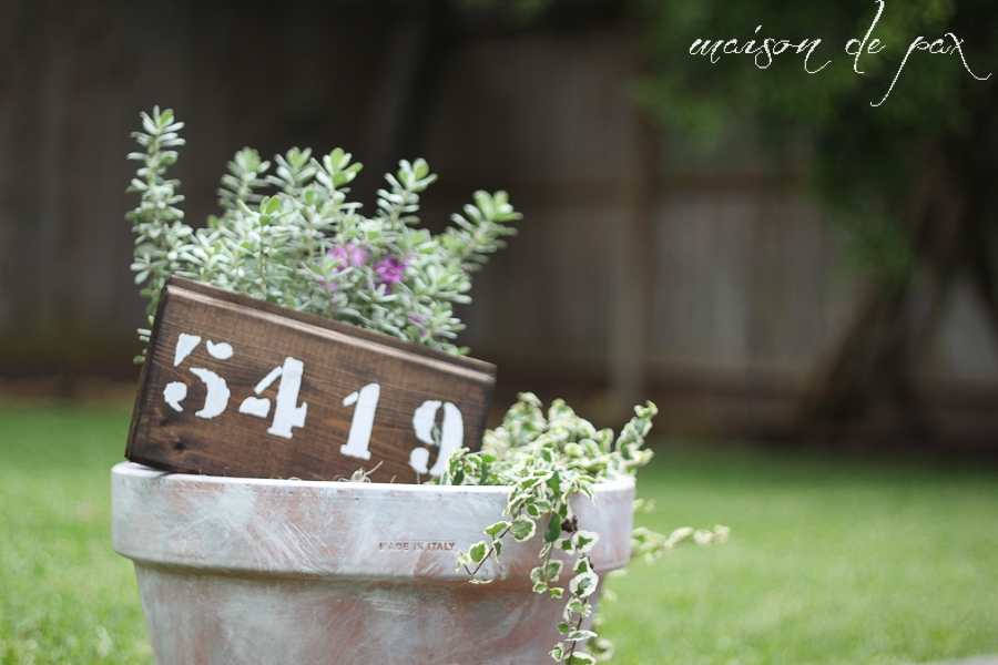 Garden pot filled with herbs and DIY wooden block- Maison de Pax