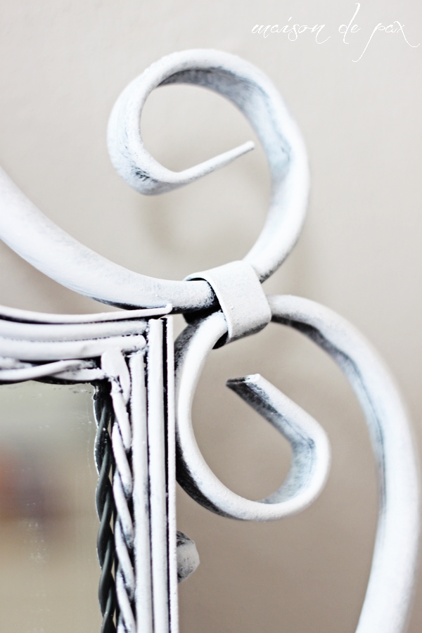 Get a beautifully textured and aged look on metal in ONLY 2 STEPS with this tutorial at aiweb9ygdry.cmersite.com #diy #paint