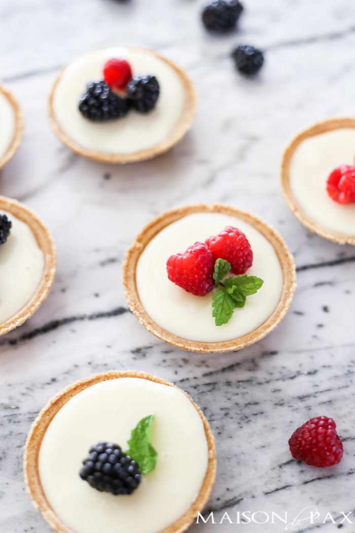 Only three ingredients! These mini lemon lime tarts are so easy and delicious | aiweb9ygdry.cmersite.com