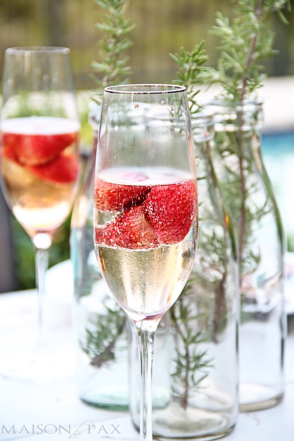 A delicious and super simple strawberry champagne cocktail - perfect for celebrating any occasion | aiweb9ygdry.cmersite.com