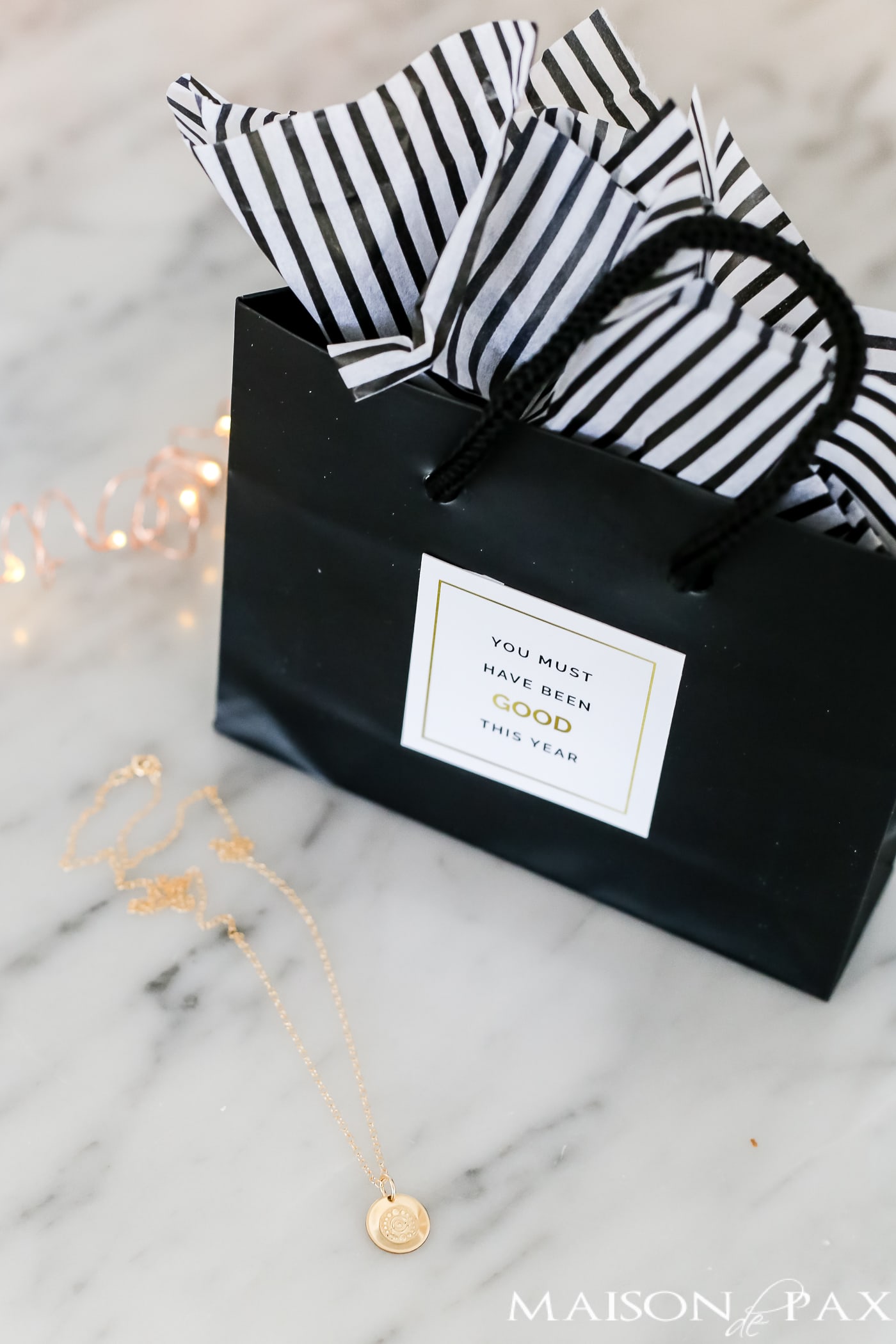 gorgeous simple classic gold necklace - gift ideas for her #giftsforher