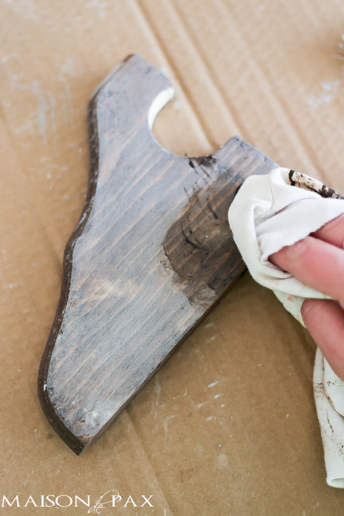 Staining Corbels- Maison de Pax