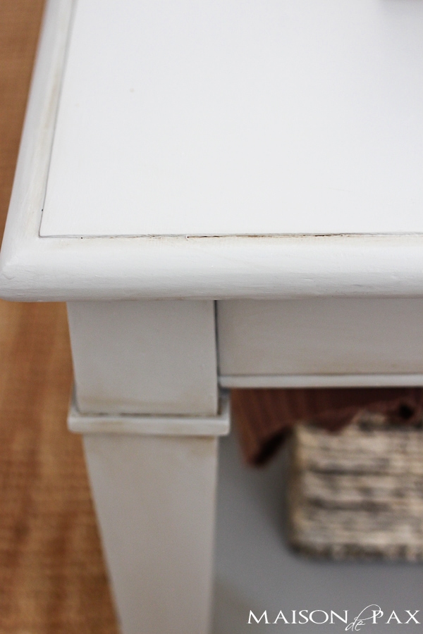 Gorgeous, simple gray chalk paint coffee and side table makeover | aiweb9ygdry.cmersite.com #diy #paint