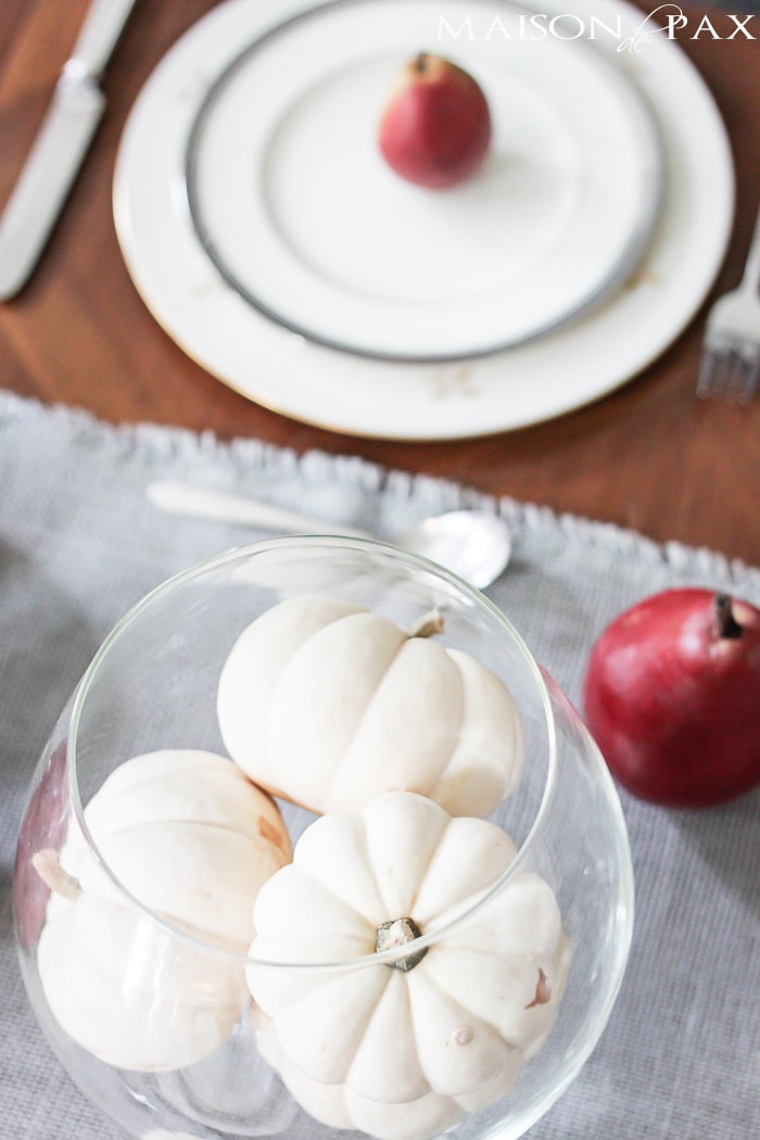 How to set a gorgeous Thanksgiving table: step by step process for a beautiful fall tablescape and gorgeous inspiration with white pumpkins, fall foliage, pears, and natural textures | aiweb9ygdry.cmersite.com