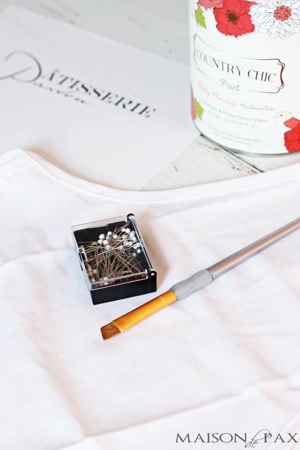 Less than $8 and 15 minutes (plus no sewing required) to make this adorable, personalized chef costume! via aiweb9ygdry.cmersite.com #diy #costume #halloween #apron