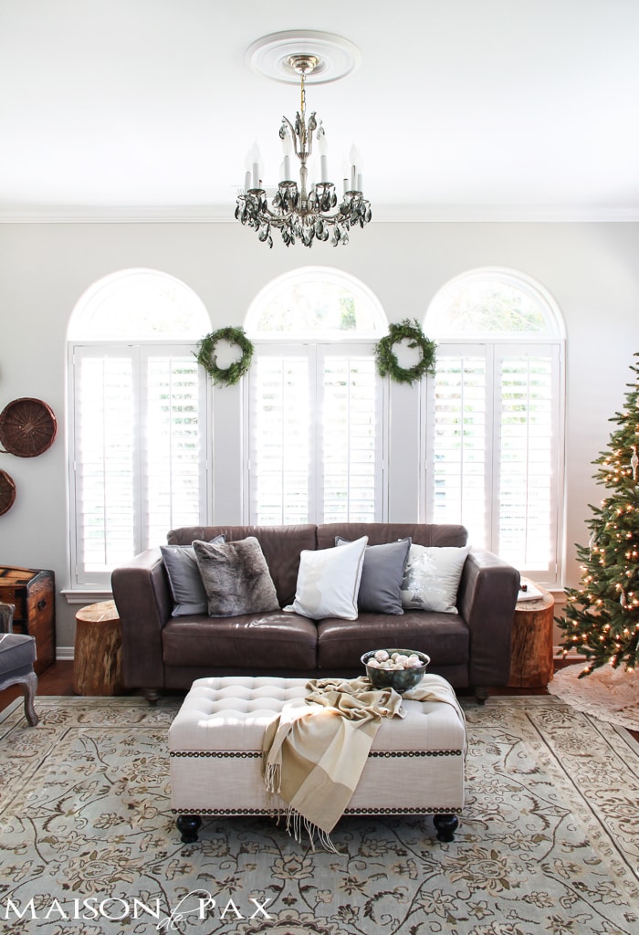Gorgeous, simple Christmas home tour: natural greenery, winter woodland theme, sparkly touches, and simple reminder of the hope of the season. Tons of diy and decorating ideas | aiweb9ygdry.cmersite.com