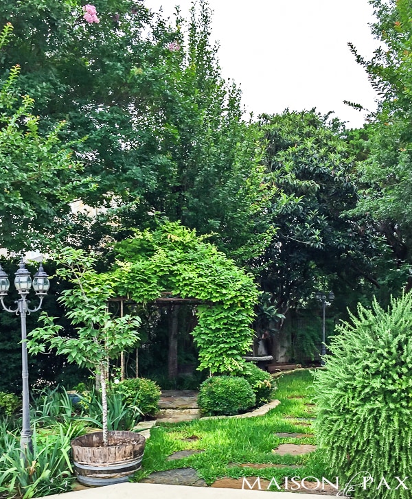 90s home backyard- Maison de Pax