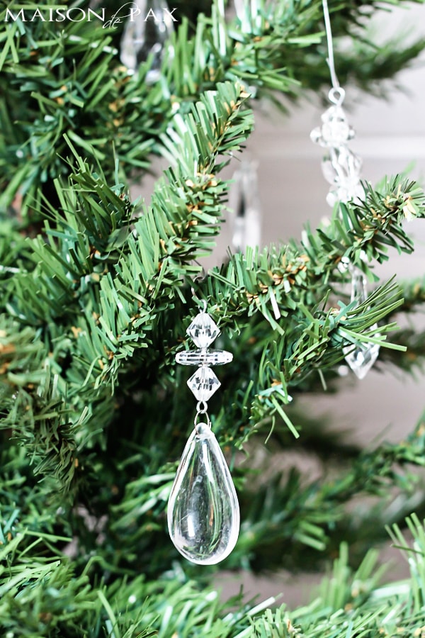 Gorgeous idea! Add chandelier crystals to your Christmas tree |via aiweb9ygdry.cmersite.com #ornament #diy #decor