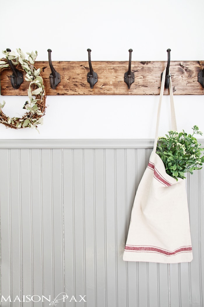 This DIY towel rack is gorgeous! The rustic finish and strong, sturdy hooks make this a perfect coat or towel rack for any space. Great step-by-step tutorial, too! aiweb9ygdry.cmersite.com