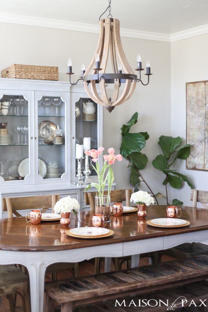 What a lovely, simple Valentines Day table! This pretty, simple tablescape would be perfect for any brunch, tea, or even snack to celebrate your loved ones... 