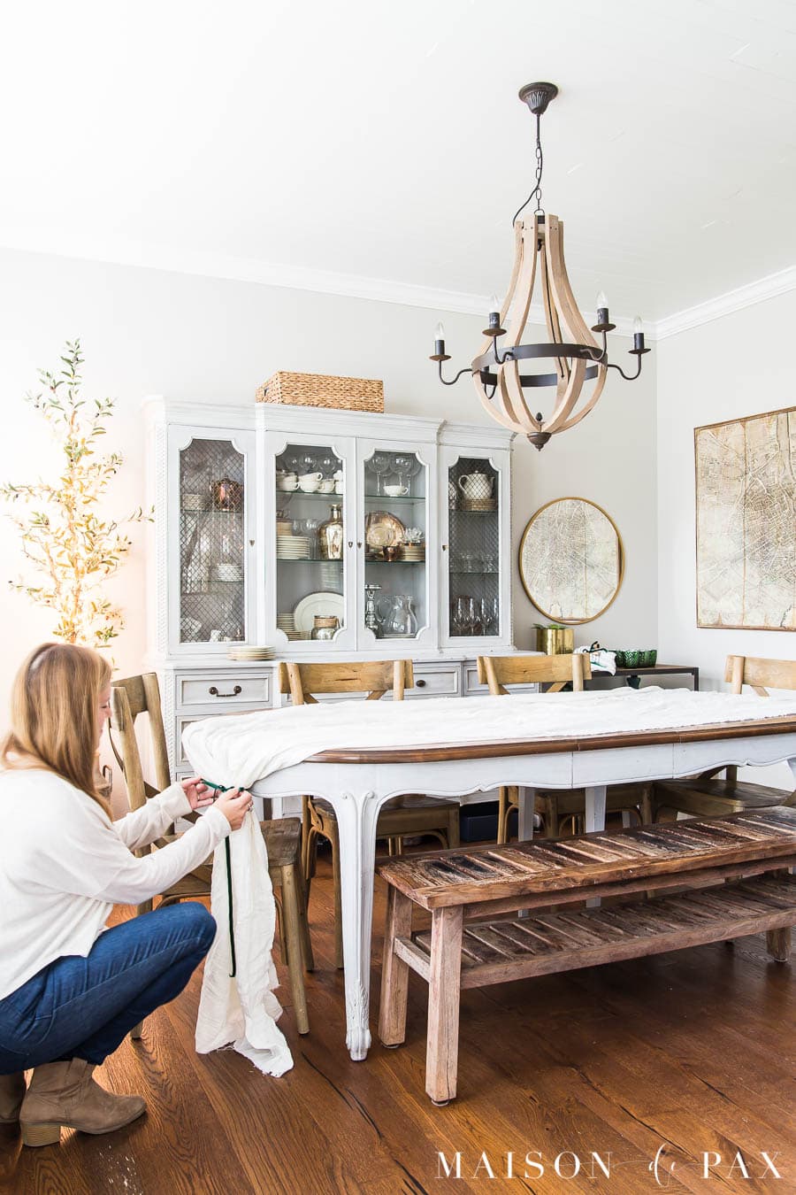 tie a long table cloth with ribbon | Maison de Pax