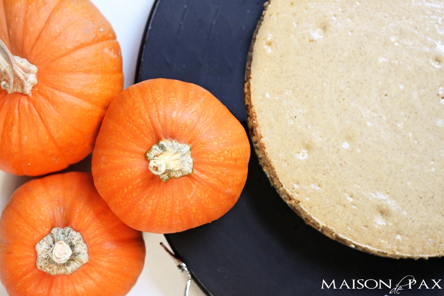 Perfect Thanksgiving dessert - praline pumpkin cheesecake: rich, creamy, spiced, and sweet via aiweb9ygdry.cmersite.com #fall #recipe